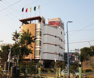 https://imgcld.yatra.com/ytimages/image/upload/t_hotel_yatra_city_desktop/v1438942727/Domestic Hotels/Hotels_Indore/Hotel Somdeep Palace/overview.jpg